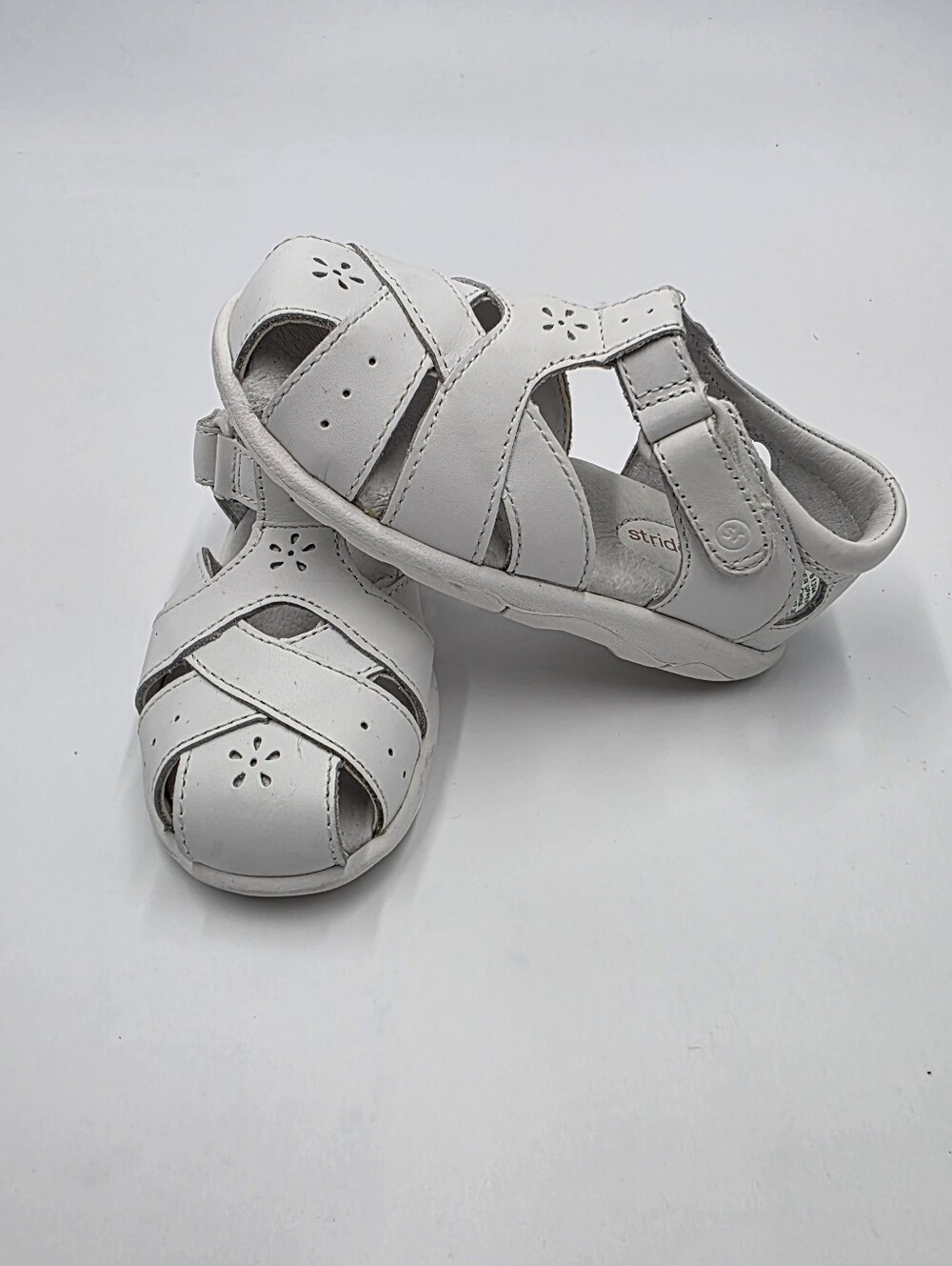 Stride Rite girls' white Tulip sandals size 7.5 WIDE